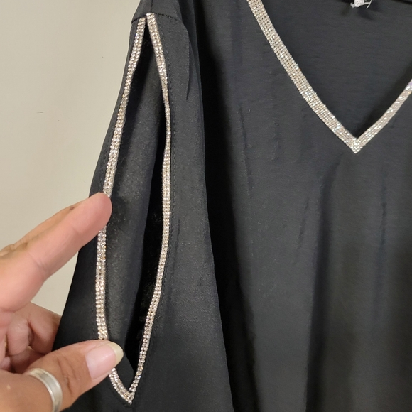 Beautiful Elegant Blouse - Picture 3 of 5